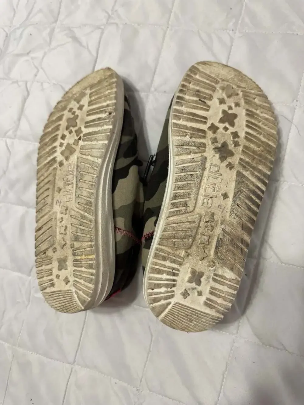Hey Dude Wendy Youth Funk Camo Pink Slip-On Shoes Size Y1-2